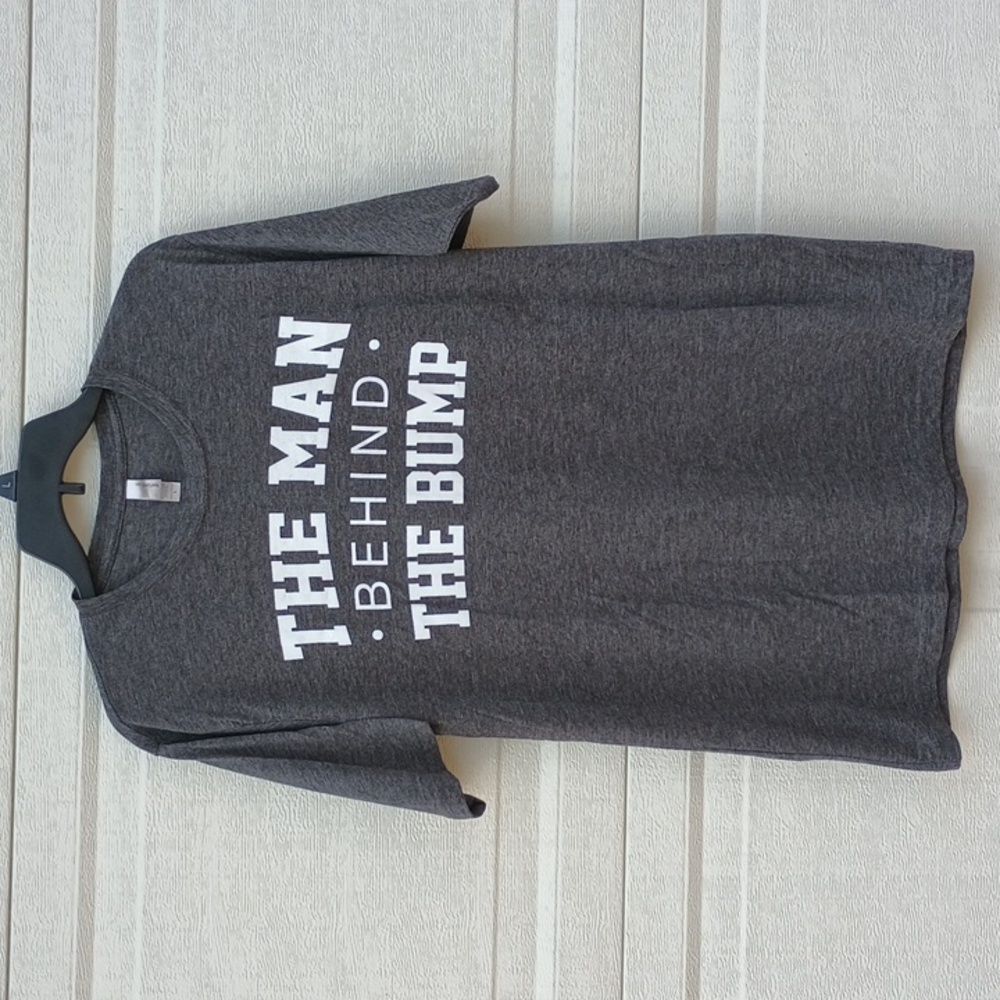 The Man Behind The Bump T-shirt Charcoal Gray Mens Sz Large NWOT
